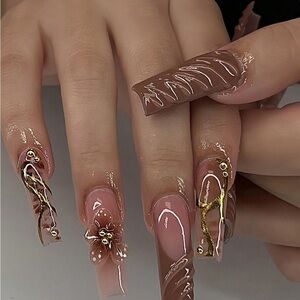 Elegant Brown and Gold Press-On Nails